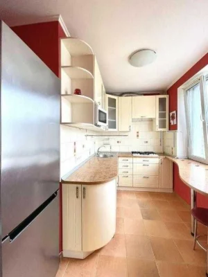 Kharkov! 3-room apartment, Yasminovy bulivar, metro Dvorets sport