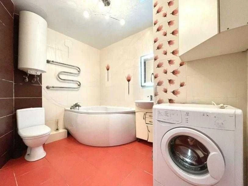 Kharkov! 3-room apartment, Yasminovy bulivar, metro Dvorets sport