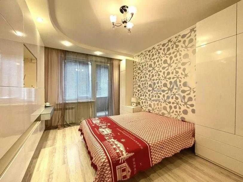Kharkov! 3-room apartment, Yasminovy bulivar, metro Dvorets sport