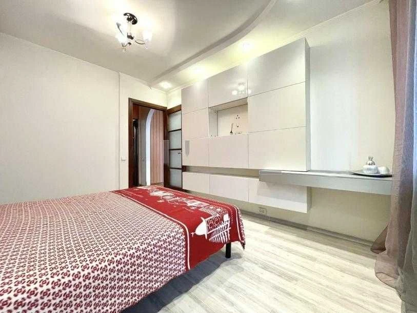 Kharkov! 3-room apartment, Yasminovy bulivar, metro Dvorets sport