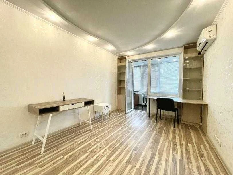 Kharkov! 3-room apartment, Yasminovy bulivar, metro Dvorets sport