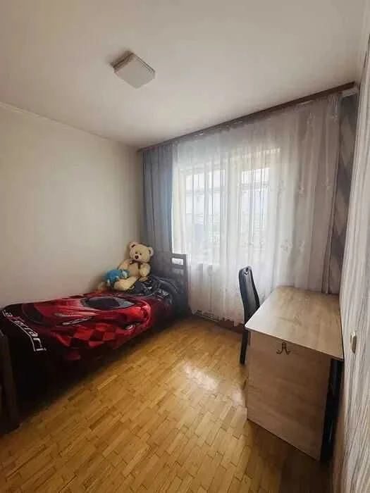 Продается 3-комнатная квартира в хорошем, жилом доме с индивидуальным газовым отоплением!