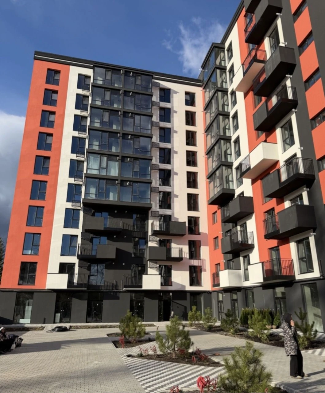 Urgent: Ready 2-bedroom apartment in the city center