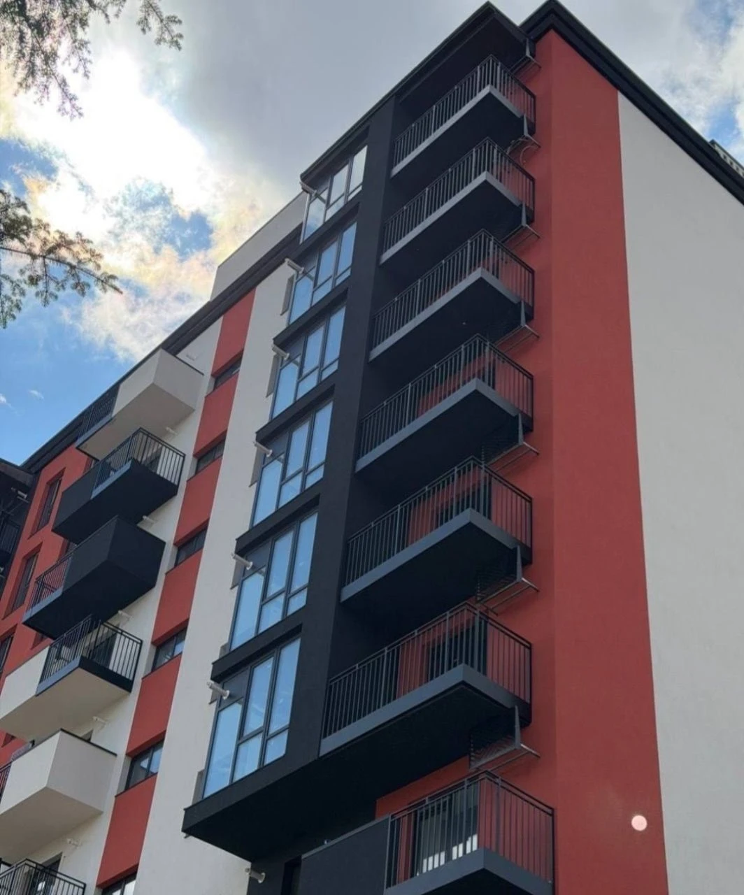 Urgent: Ready 2-bedroom apartment in the city center