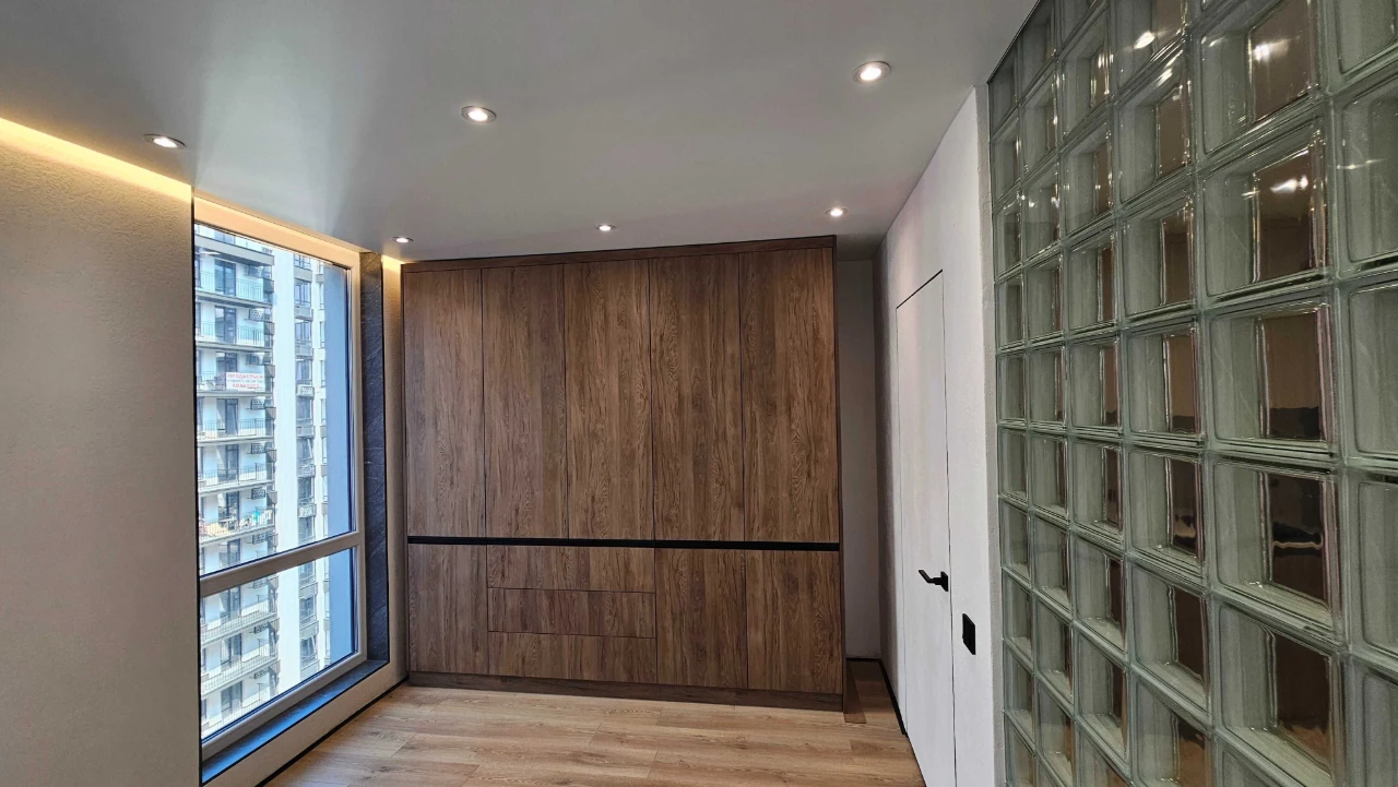 Ready-to-live 1-bedroom apartment in the Manhattan UP residential complex.