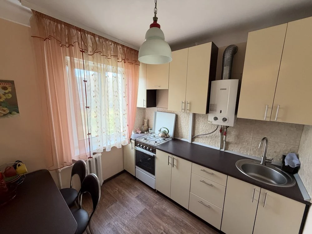 ‼️Podil‼️ 2-bedroom apartment on the middle floor, good condition, for sale
