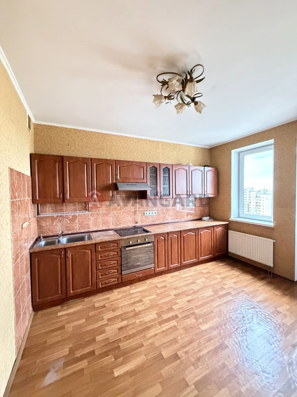 3-КІМНАТНА КВАРТИРА БІЛЯ МЕТРО | 90 М² | БЕЗ КОМІСІЇ