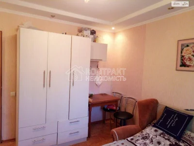 Apartment for Sale: Cozy Room in a Brick Building