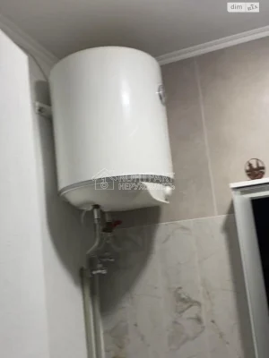 Apartment for Sale: Cozy Room in a Brick Building