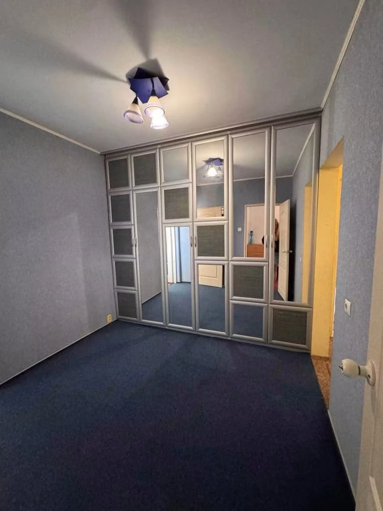 Продаю 4км квартиру по ул. Иасюка