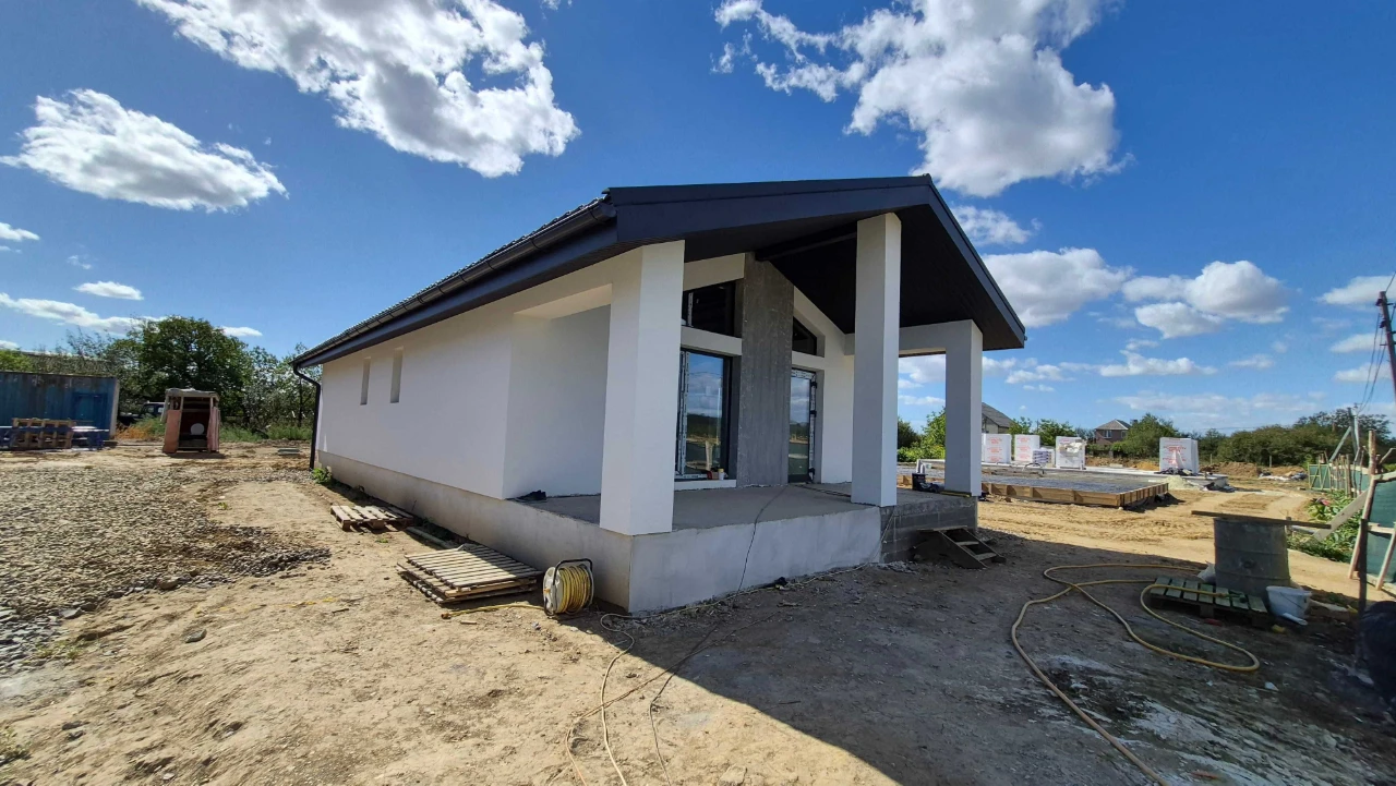 2 BEDROOMS | 2 BATHROOMS | American-style house at the price of a two-bedroom apartment