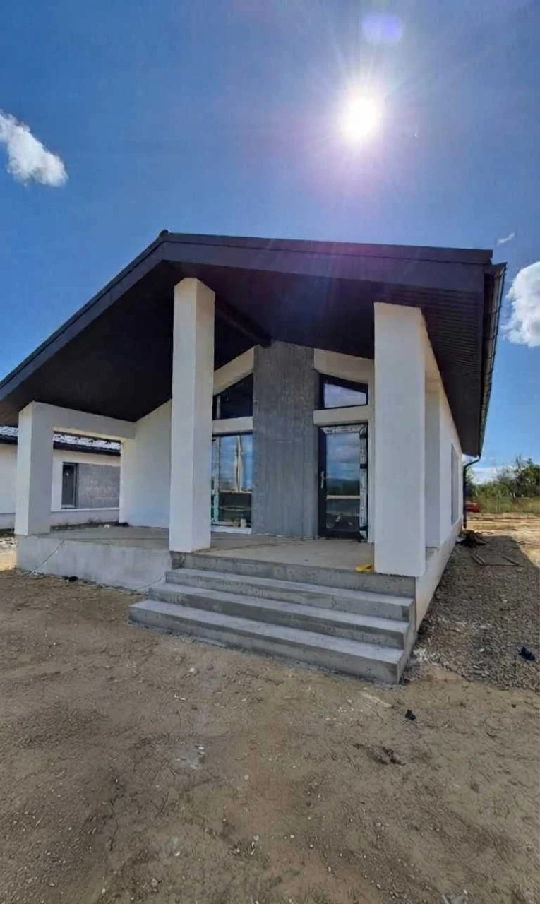 2 BEDROOMS | 2 BATHROOMS | American-style house at the price of a two-bedroom apartment