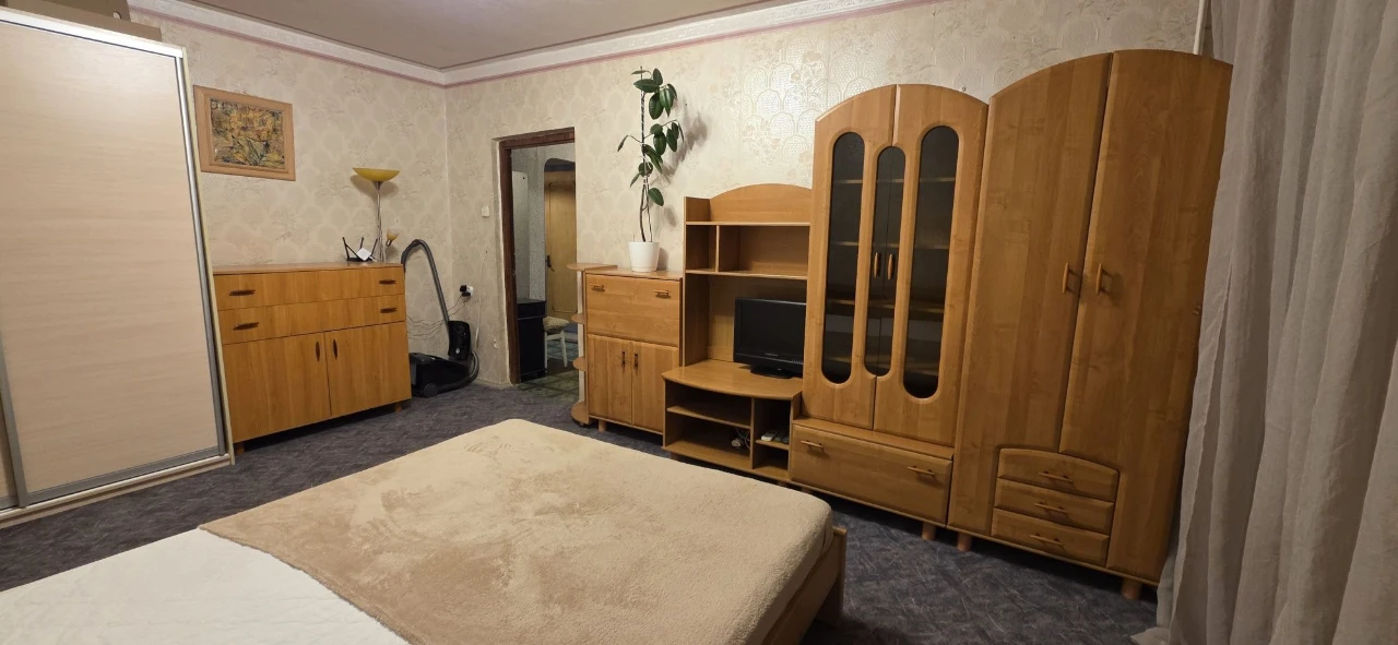 Sale of a 2-bedroom apartment in the best district of Kyiv. Obvodniy.