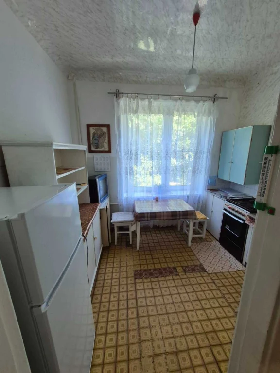 Продается 1 комнатная сталинка в районе Сталеваров 36 кв.м