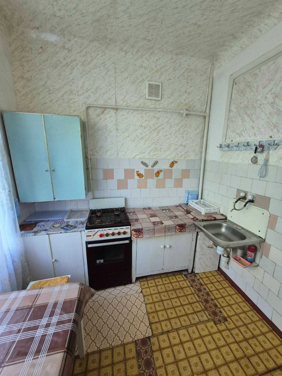 Продается 1 комнатная сталинка в районе Сталеваров 36 кв.м