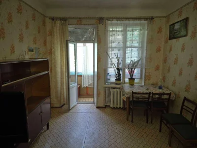 Продается 1 комнатная сталинка в районе Сталеваров 36 кв.м
