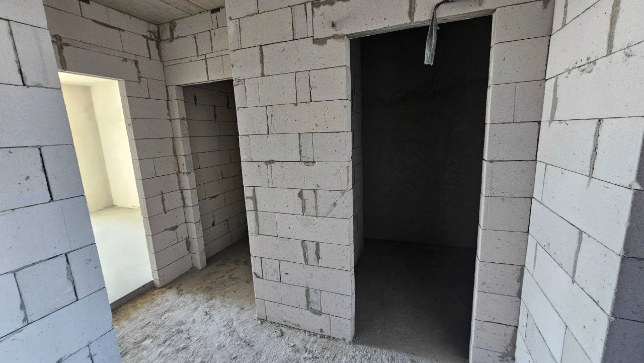 2-bedroom apartment in the city center, ready for renovation.