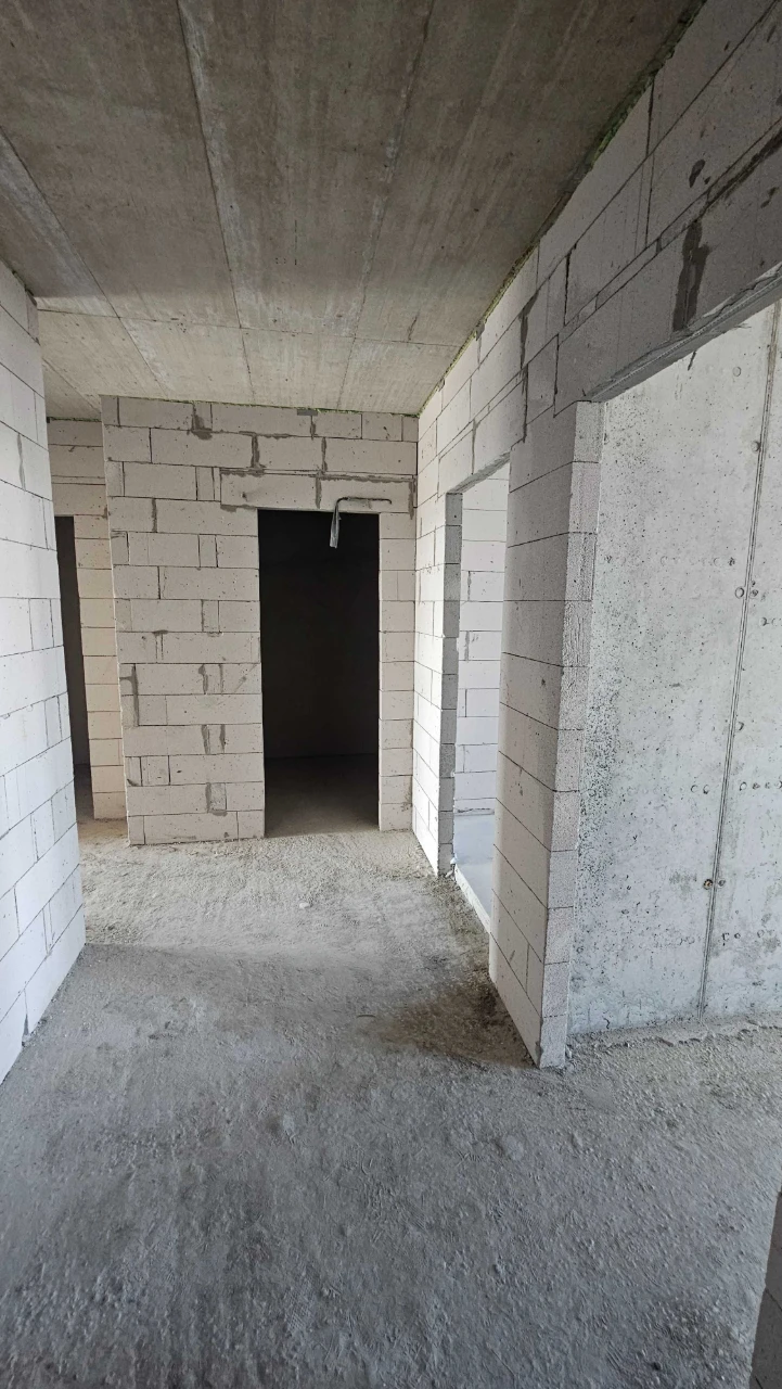 2-bedroom apartment in the city center, ready for renovation.
