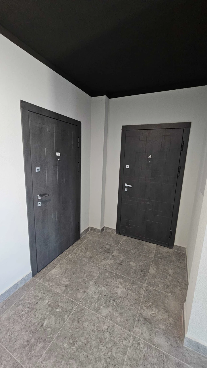 2-bedroom apartment in the city center, ready for renovation.