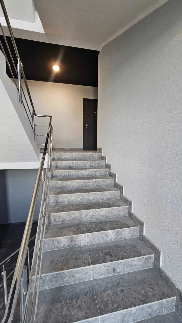 2-bedroom apartment in the city center, ready for renovation.