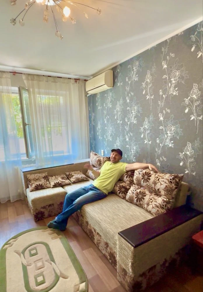 FOR SALE 3-room apartment. VICTORY-1. AKVAPARK Naberezhnaia.