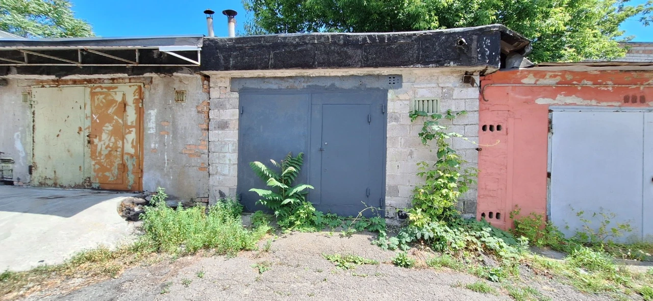 For Sale: Garage in Gagarin Plaza