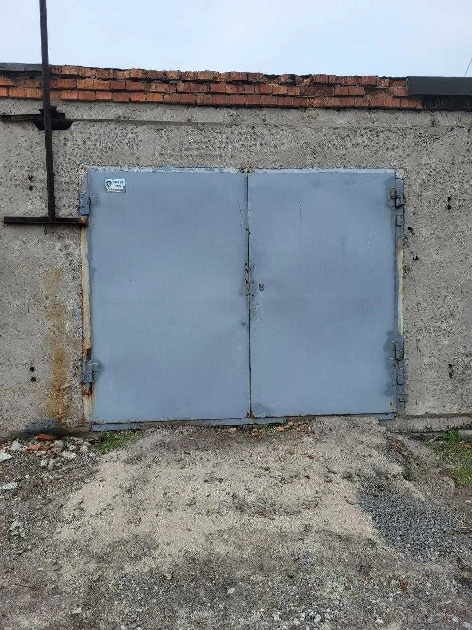 For sale garage in Dnipro, Sechev Streltsov Street with documents