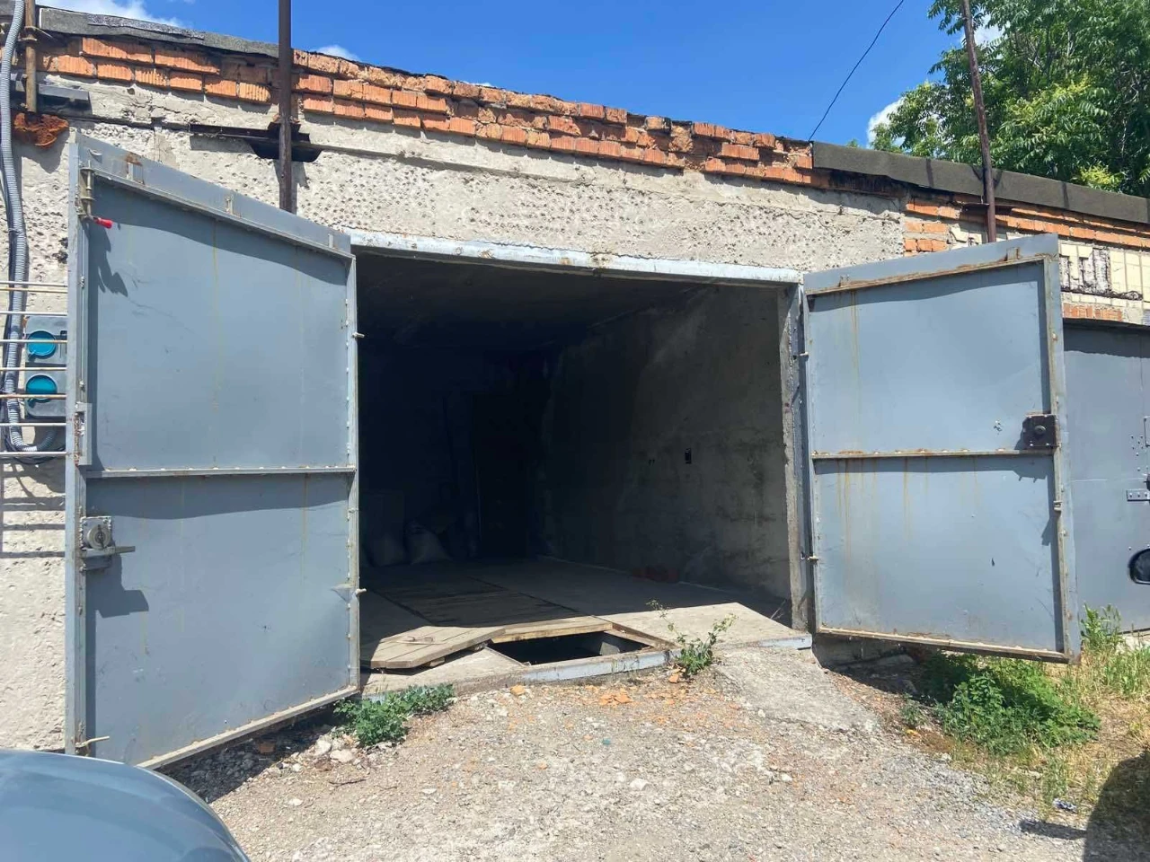 For sale garage in Dnipro, Sechev Streltsov Street with documents