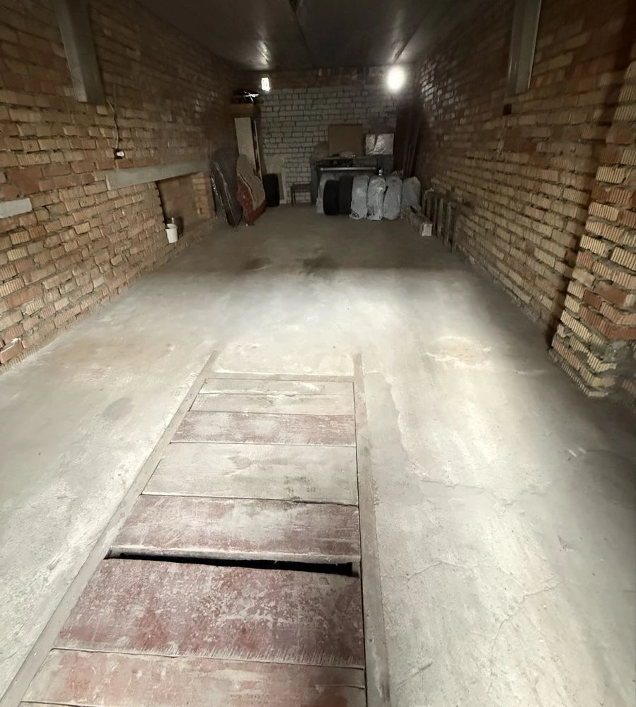 For Sale: Detached Garage in "Biological" Housing Complex, Poligonn Street