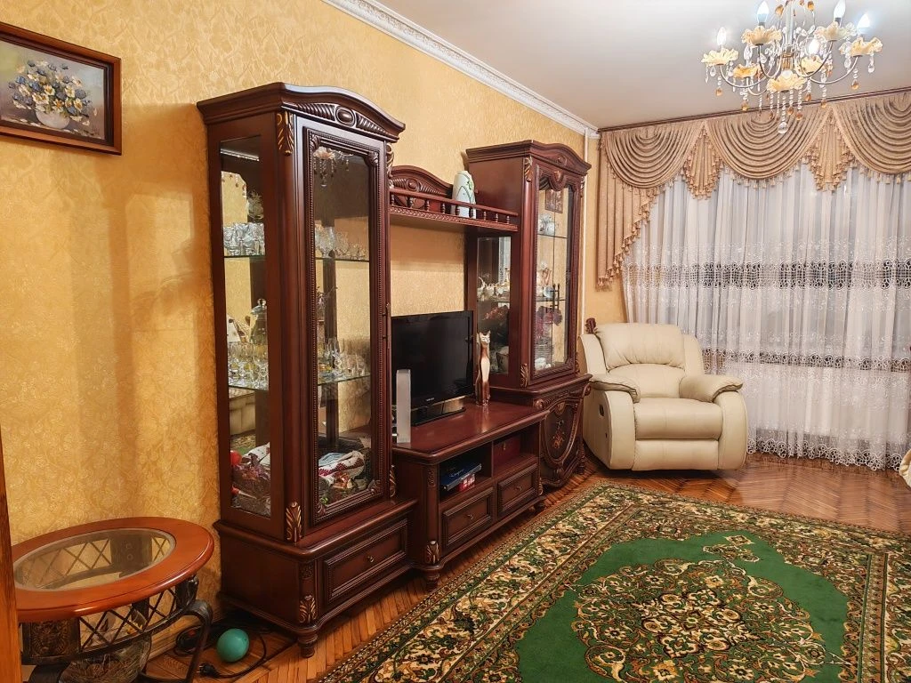Продам 3 кімнатну квартиру з АО