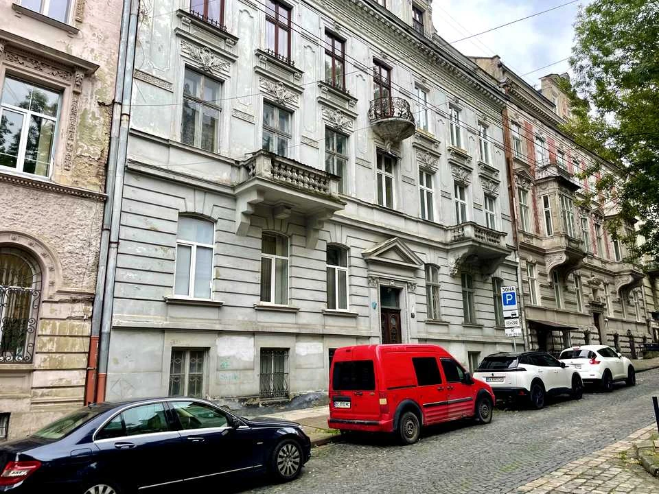 Apartment. Ivan Vakarchuka Street, Lviv