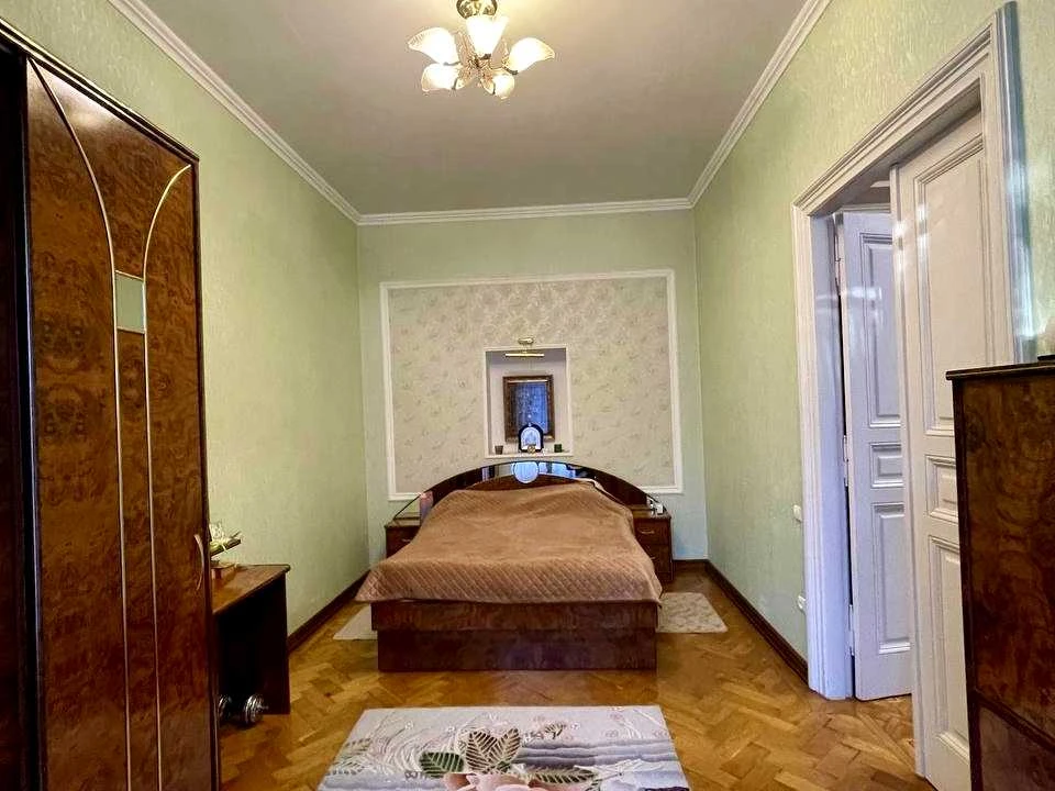 Apartment. Ivan Vakarchuka Street, Lviv