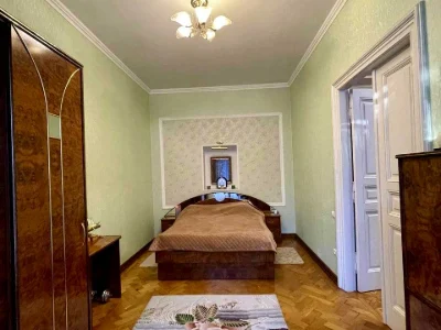 Apartment. Ivan Vakarchuka Street, Lviv
