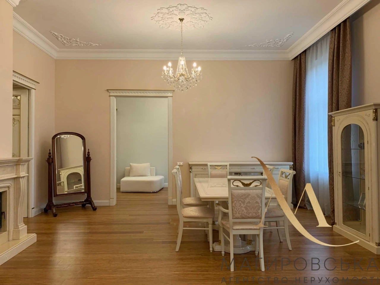 Sale of an elegant 3-bedroom apartment on Knyaz Romana Street