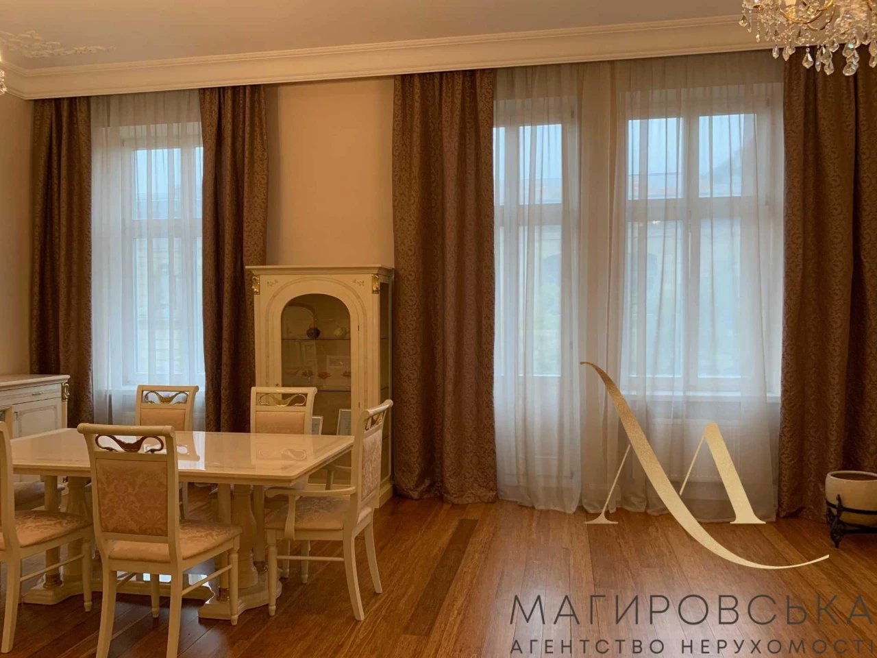 Sale of an elegant 3-bedroom apartment on Knyaz Romana Street