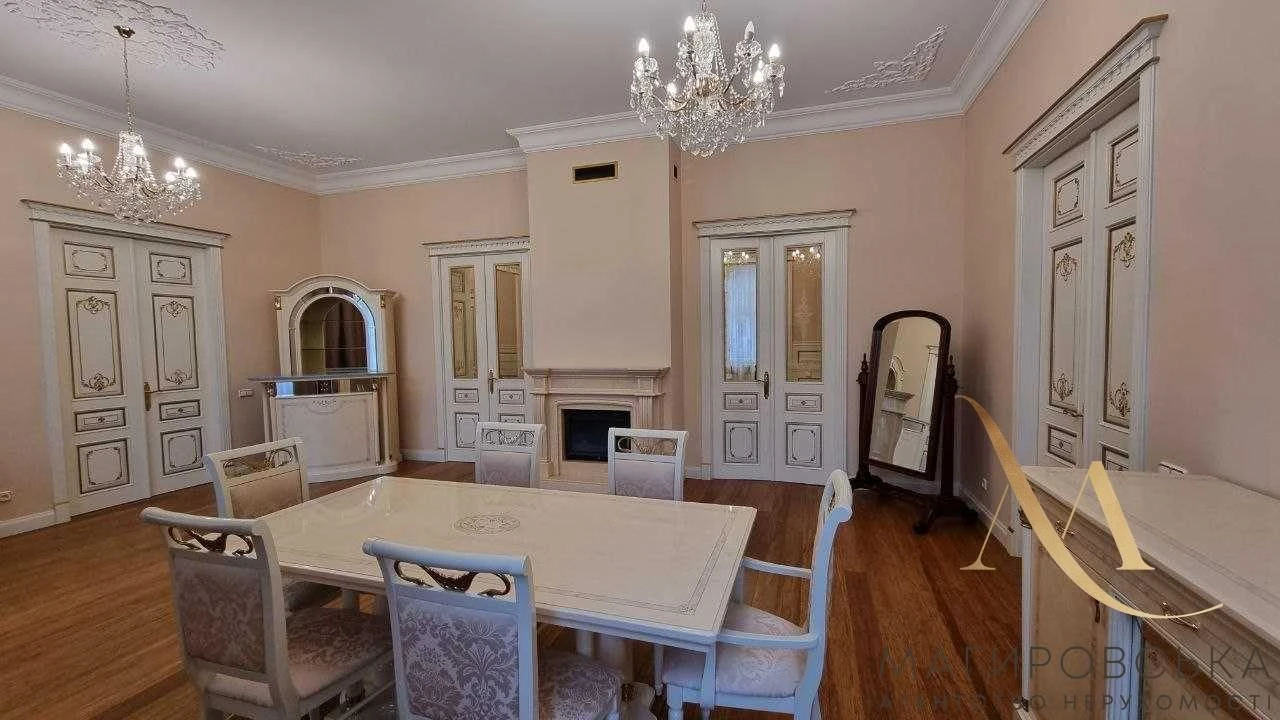 Sale of an elegant 3-bedroom apartment on Knyaz Romana Street