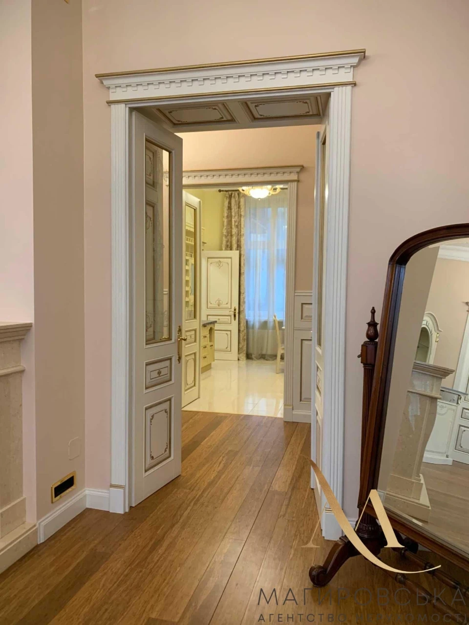 Sale of an elegant 3-bedroom apartment on Knyaz Romana Street
