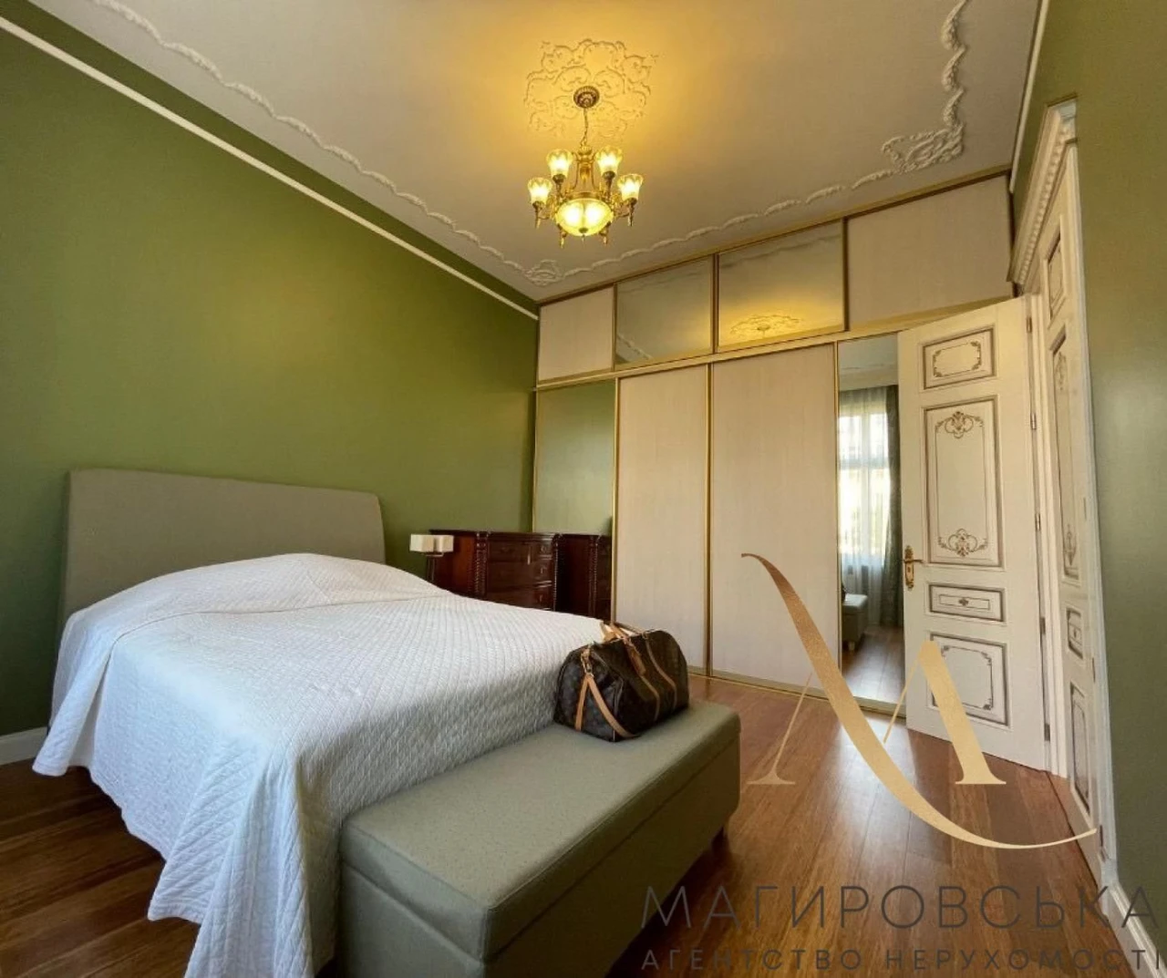 Sale of an elegant 3-bedroom apartment on Knyaz Romana Street