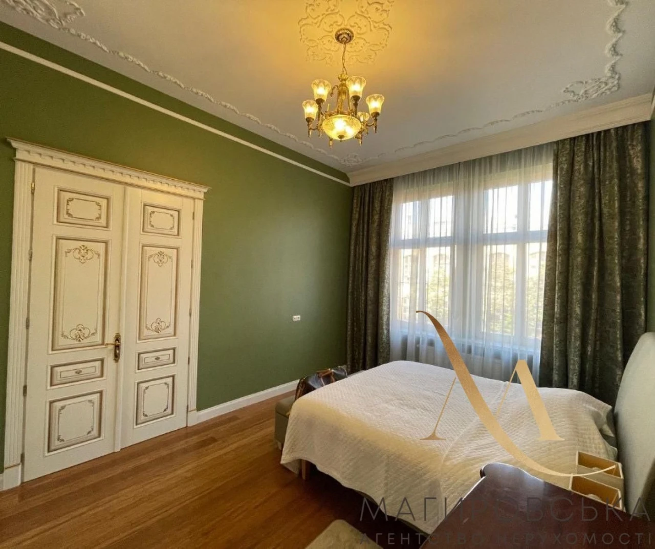 Sale of an elegant 3-bedroom apartment on Knyaz Romana Street