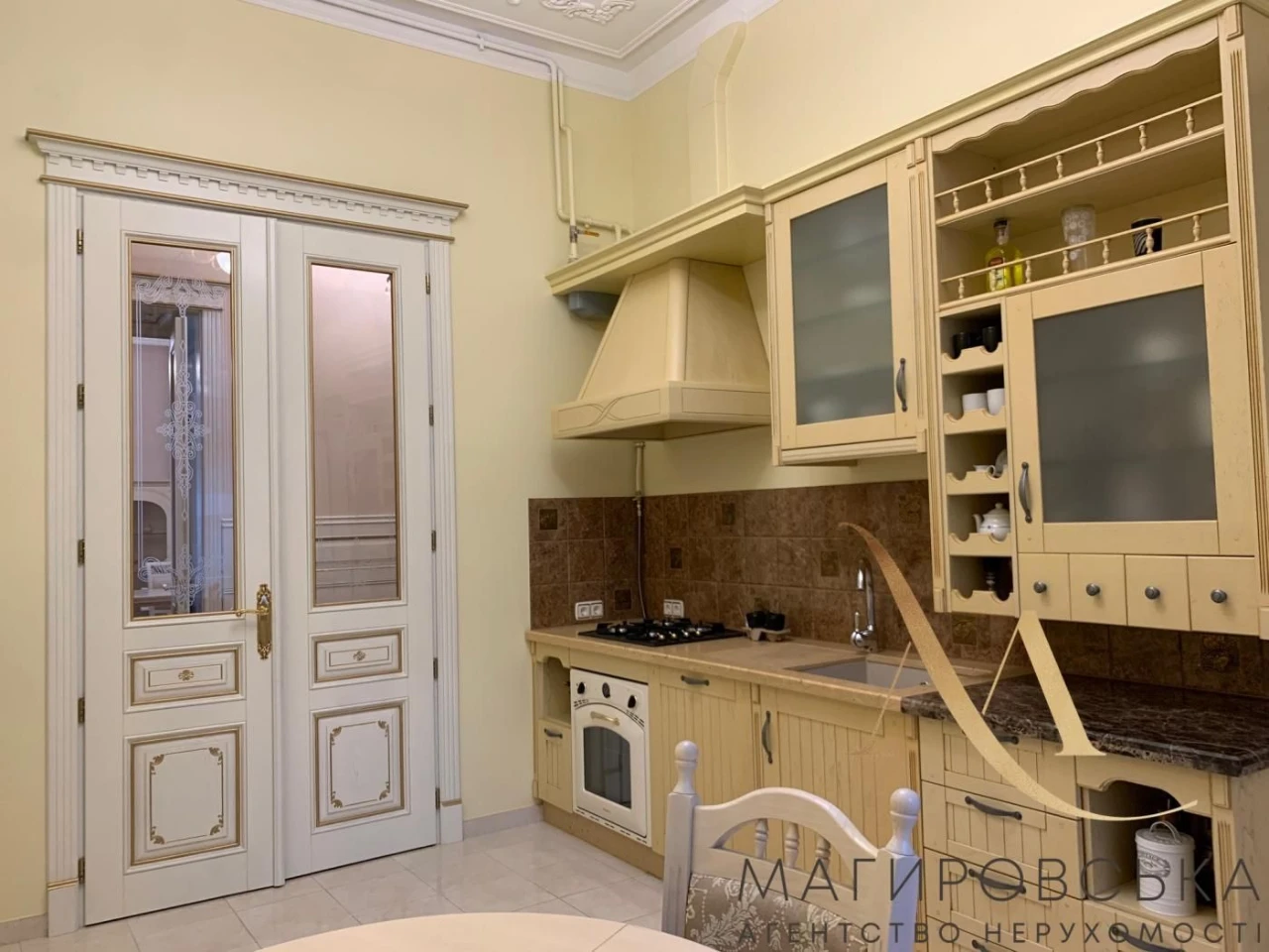 Sale of an elegant 3-bedroom apartment on Knyaz Romana Street