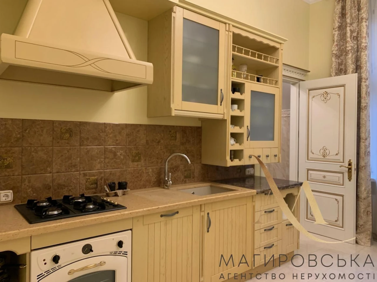 Sale of an elegant 3-bedroom apartment on Knyaz Romana Street