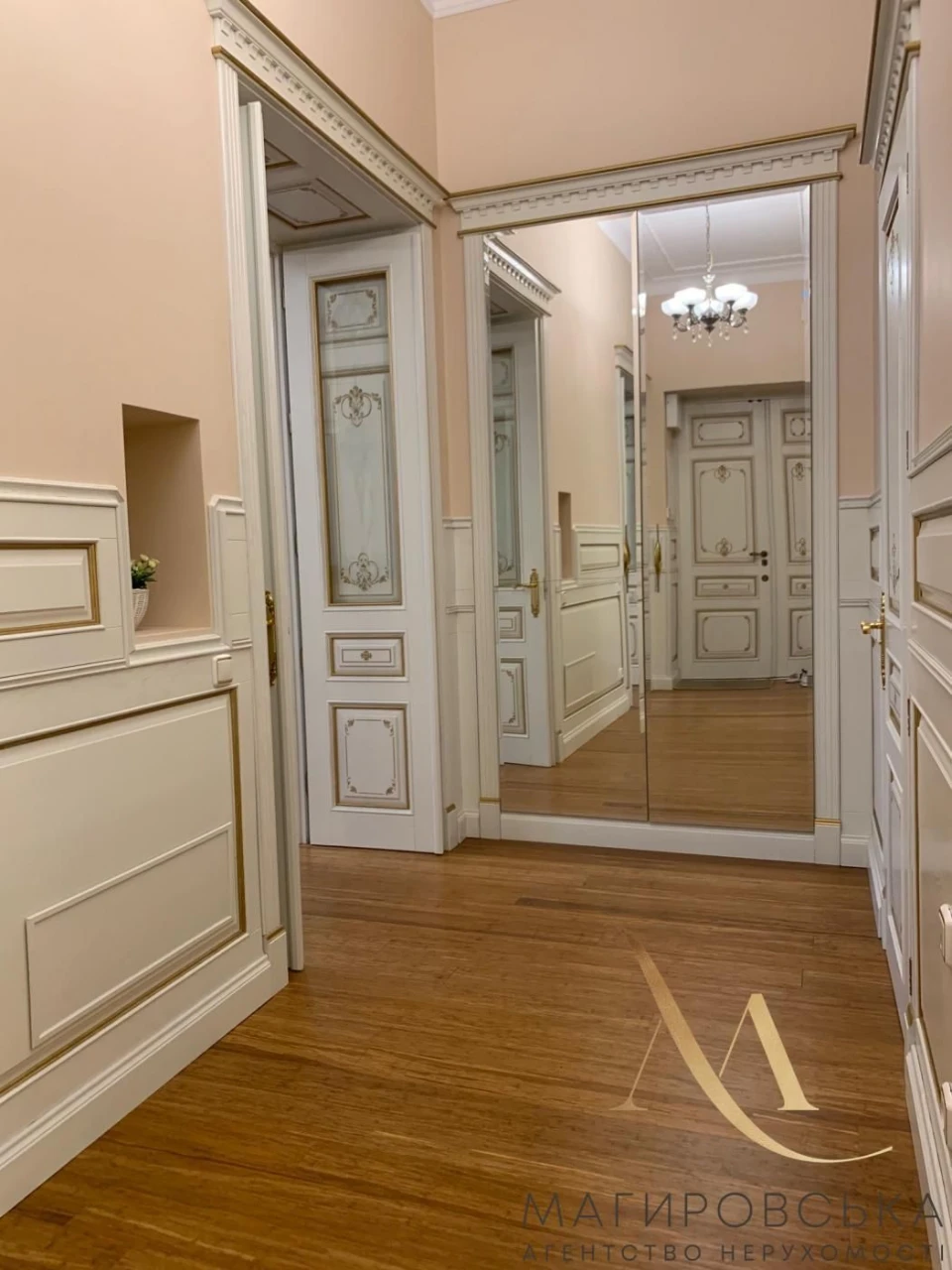 Sale of an elegant 3-bedroom apartment on Knyaz Romana Street