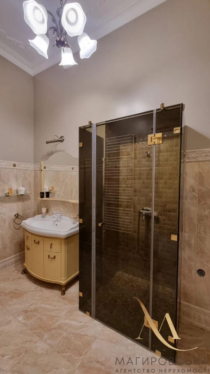 Sale of an elegant 3-bedroom apartment on Knyaz Romana Street