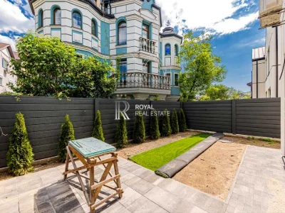 House. Zavalna Street, Kyiv