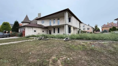 Продаж будинку 430 м² у Совіньйоні, 10 соток, 320 000 $.