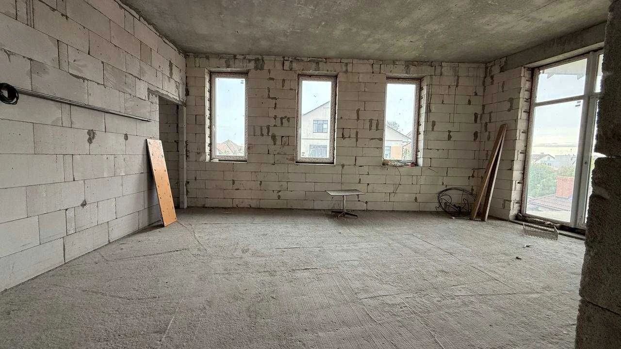 Продаж будинку 430 м² у Совіньйоні, 10 соток, 320 000 $.
