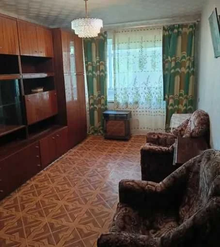 For Sale: 2-room apartment on Traktorosbudivnyk Street, near Jubileynoy Metro.
