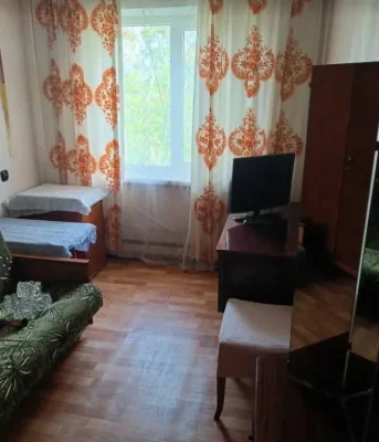 For Sale: 2-room apartment on Traktorosbudivnyk Street, near Jubileynoy Metro.