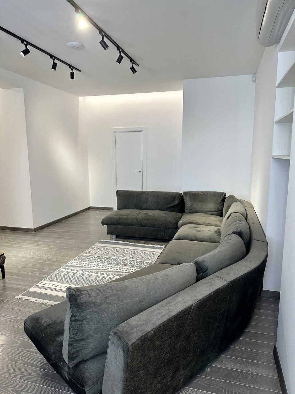Sale of a 3-room apartment, 108.3 sq m, renovated with appliances