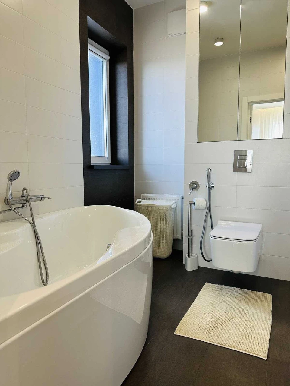 Sale of a 3-room apartment, 108.3 sq m, renovated with appliances